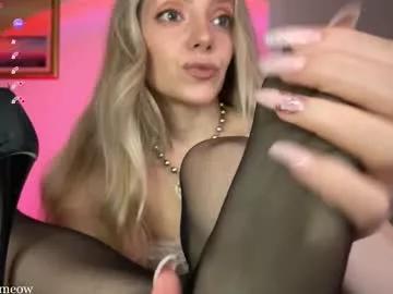 cam to cam sexiness with Girls streamers. Explore the newest collection of intense camshows from our capable horny hosts.