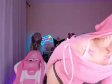 cam to cam sexiness with Girls streamers. Explore the newest collection of intense camshows from our capable horny hosts.