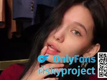 Teen sexiness: Quench your wishes and checkout our cumshows extravaganza with matured performers stripping off and peaking with their vibrating toys.