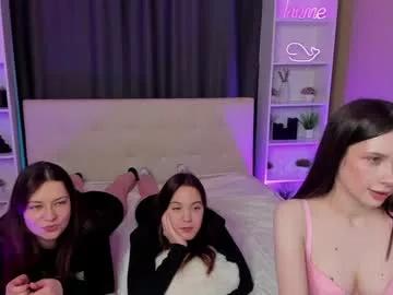 cam to cam sexiness with Girls streamers. Explore the newest collection of intense camshows from our capable horny hosts.