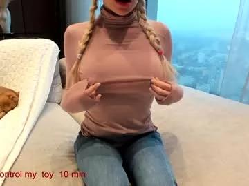 cam to cam sexiness with Girls streamers. Explore the newest collection of intense camshows from our capable horny hosts.