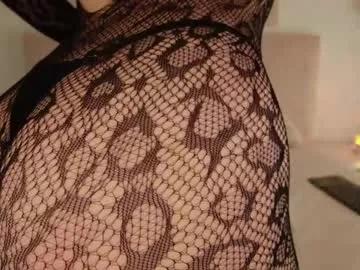 Entertain your thirst for girls cam hosts with our choice of stunning models, skilled in the art of seduction and satisfaction.