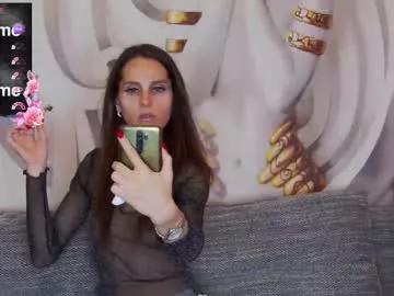 Satisfy your wildest adult live sex cam room wishes with our feet page! Enter and browse our huge variety of feet livestreamers today!