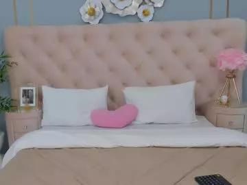 cam to cam sexiness with Girls streamers. Explore the newest collection of intense camshows from our capable horny hosts.