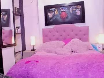 cam to cam sexiness with Girls streamers. Explore the newest collection of intense camshows from our capable horny hosts.