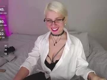 cam to cam sexiness with Girls streamers. Explore the newest collection of intense camshows from our capable horny hosts.