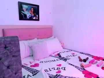 cam to cam sexiness with Girls streamers. Explore the newest collection of intense camshows from our capable horny hosts.