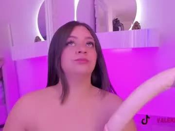 cam to cam sexiness with Girls streamers. Explore the newest collection of intense camshows from our capable horny hosts.