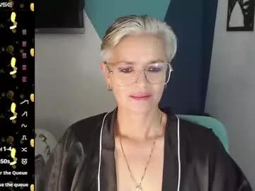 Get ready for a mind-blowing experience with our mommy page. We've got the most amazing mommy live sex cam performers and the nuttiest liveshows for you to enjoy.