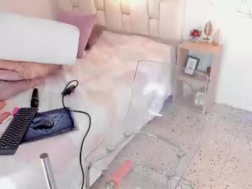 cam to cam sexiness with Girls streamers. Explore the newest collection of intense camshows from our capable horny hosts.