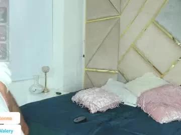 cam to cam sexiness with Girls streamers. Explore the newest collection of intense camshows from our capable horny hosts.