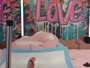 cam to cam sexiness with Girls streamers. Explore the newest collection of intense camshows from our capable horny hosts.