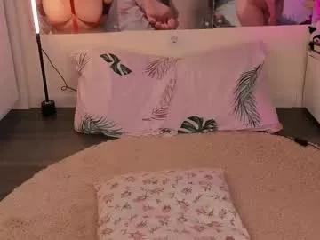 cam to cam sexiness with Girls streamers. Explore the newest collection of intense camshows from our capable horny hosts.