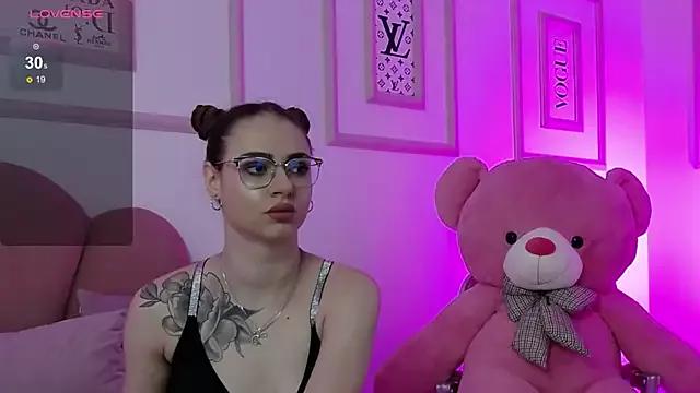 cam to cam sexiness with Girls streamers. Explore the newest collection of intense camshows from our capable horny hosts.