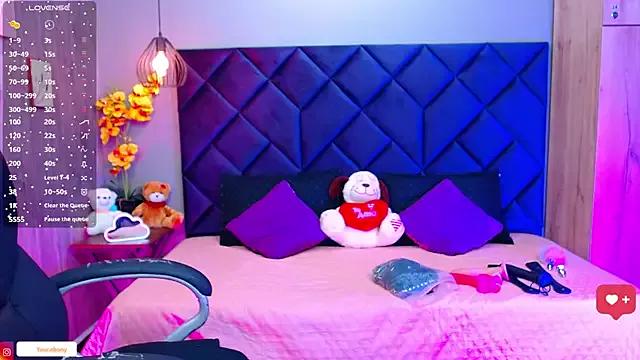 Aisha_violet from StripChat is Freechat
