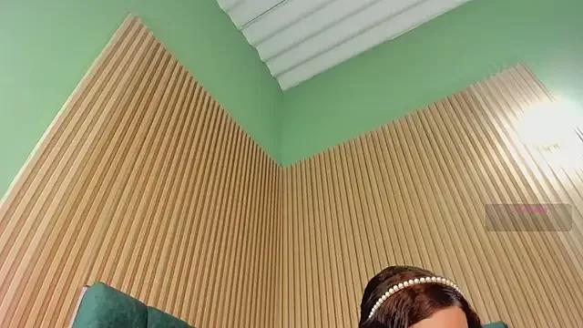 AlomdraPeach from StripChat is Freechat
