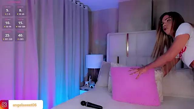 cam to cam sexiness with Girls streamers. Explore the newest collection of intense camshows from our capable horny hosts.