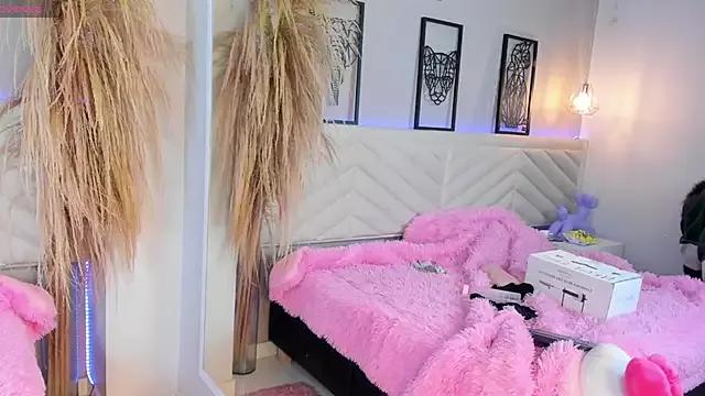 cam to cam sexiness with Girls streamers. Explore the newest collection of intense camshows from our capable horny hosts.