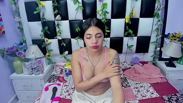 arianaa_tompsoon from StripChat is Freechat