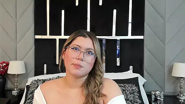 BelaOlson from StripChat is Freechat