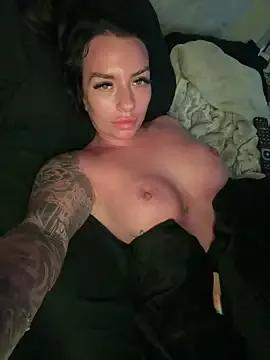 BellaBlackUK from StripChat is Freechat