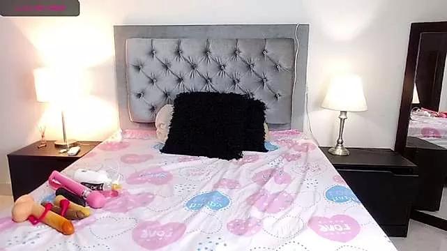 cam to cam sexiness with Girls streamers. Explore the newest collection of intense camshows from our capable horny hosts.