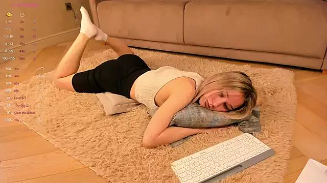 Blond_White from StripChat is Freechat
