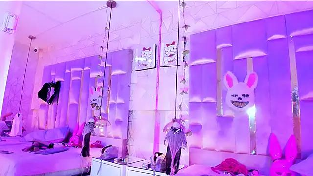 cam to cam sexiness with Girls streamers. Explore the newest collection of intense camshows from our capable horny hosts.
