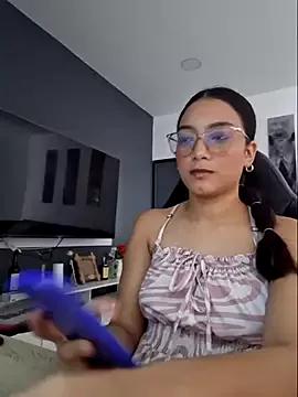 Camila_Vescari from StripChat is Freechat