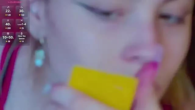 channell_whitee from StripChat is Freechat