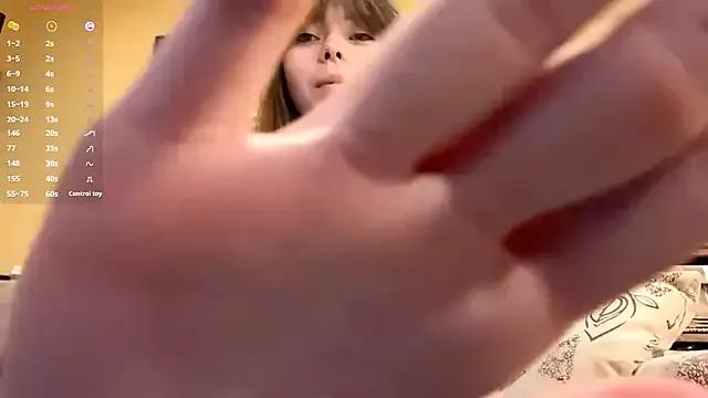 CoralinaEastoy from StripChat is Freechat