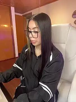 Cristina_pinkk from StripChat is Freechat