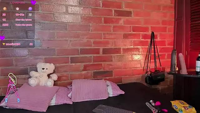 crystalvazquez from StripChat is Freechat