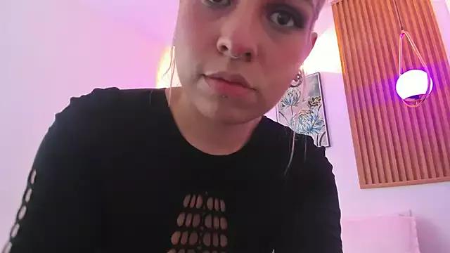 Dellablack from StripChat is Freechat