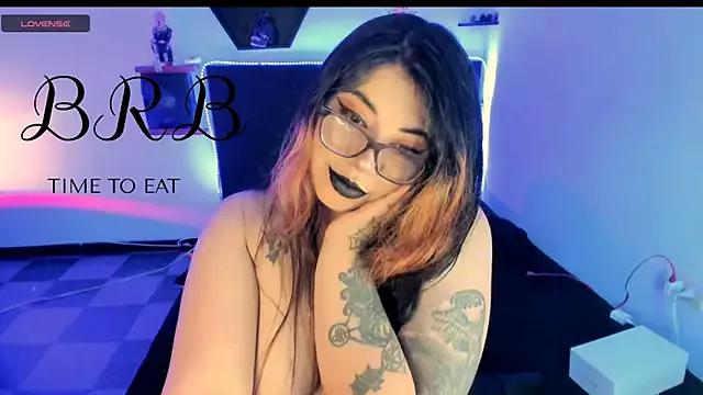 devilfoxtwo from StripChat is Freechat