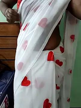 Dreamqueentamill from StripChat is Freechat