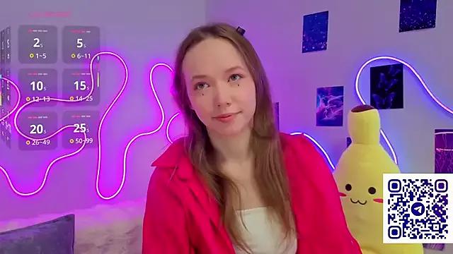 Dreamy_Polly from StripChat is Freechat