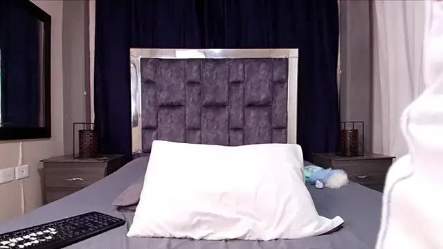 Effie_cooper from StripChat is Freechat