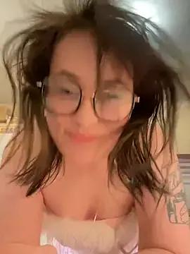 ElsaSquirt from StripChat is Freechat