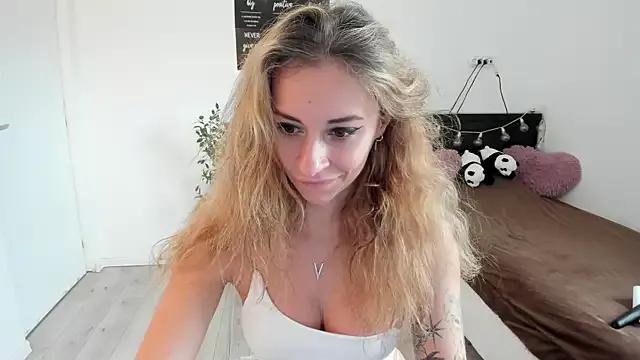 EmmaGracee_ from StripChat is Freechat