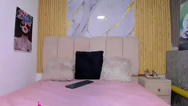EmmyCruzZ from StripChat is Freechat