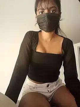 Gelinaa from StripChat is Freechat