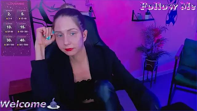GrayceWild from StripChat is Freechat
