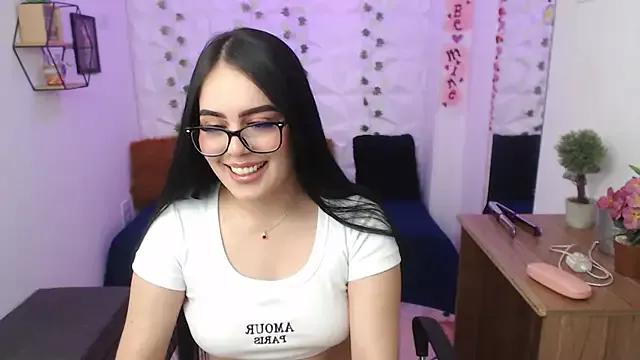 HannaDaves from StripChat is Freechat