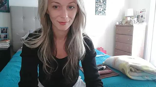 Photos of Heyitsmee33 from StripChat is Private