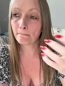HoneyBluex from StripChat is Freechat