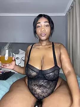 HugeMassiveBooty from StripChat is Freechat