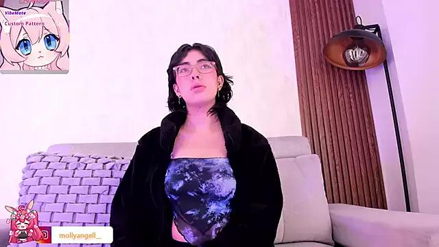 cam to cam sexiness with Girls streamers. Explore the newest collection of intense camshows from our capable horny hosts.