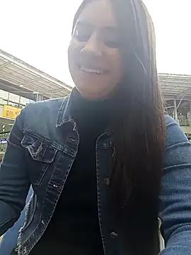 Isabella21_ from StripChat is Freechat