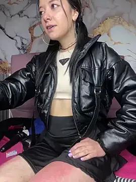 cam to cam sexiness with Girls streamers. Explore the newest collection of intense camshows from our capable horny hosts.